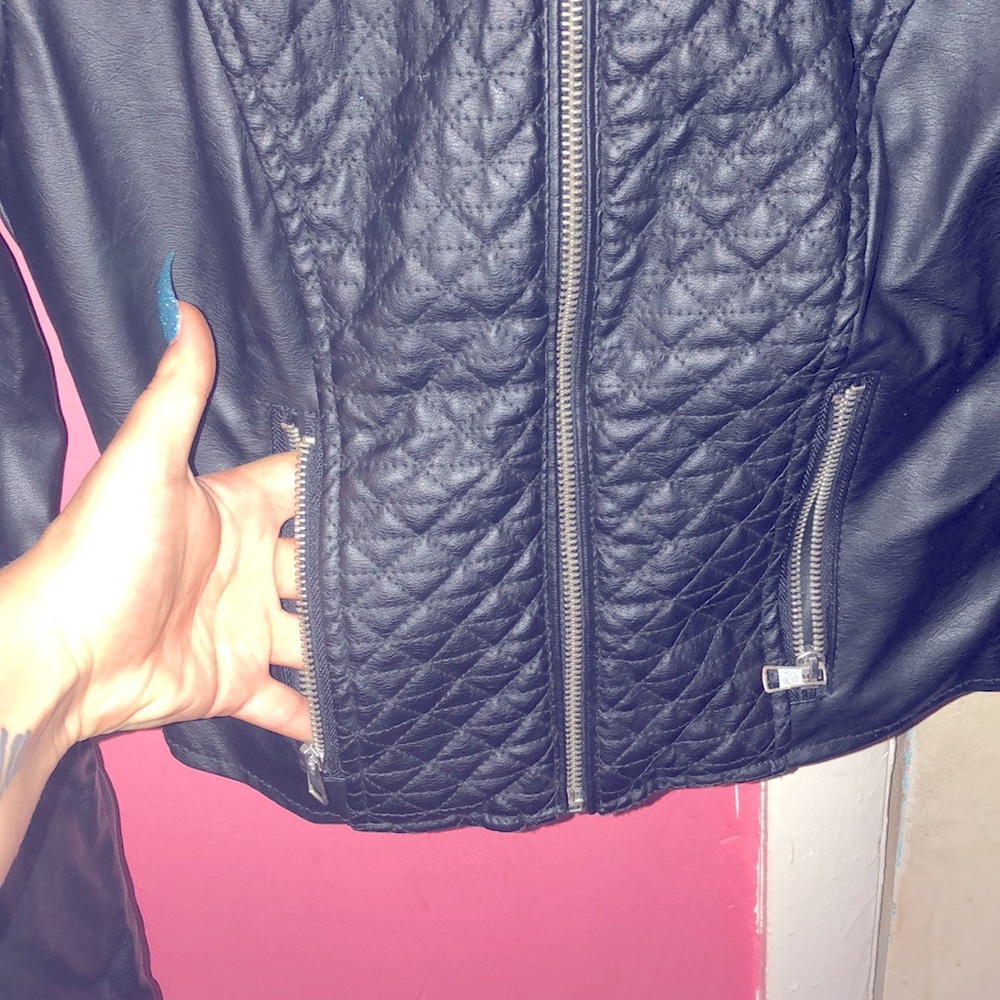 Leather jacket - Picture 3 of 5